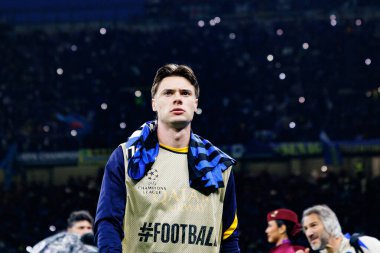 Nicola Zalewski UEFA Şampiyonlar Ligi yarı final maçında Internazionale Milano ve FC Barcelona (Maciej Rogowski) takımları arasında görüldü.)