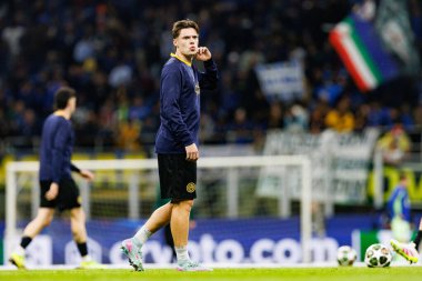 Nicola Zalewski UEFA Şampiyonlar Ligi yarı final maçında Internazionale Milano ve FC Barcelona (Maciej Rogowski) takımları arasında görüldü.)