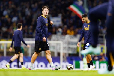 Nicola Zalewski UEFA Şampiyonlar Ligi yarı final maçında Internazionale Milano ve FC Barcelona (Maciej Rogowski) takımları arasında görüldü.)