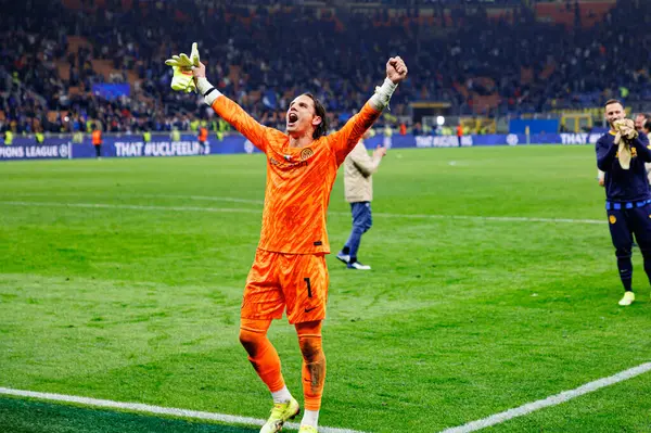 Yann Sommer UEFA Şampiyonlar Ligi yarı final maçında Internazionale Milano ve FC Barcelona (Maciej Rogowski) takımları arasında görüldü.)