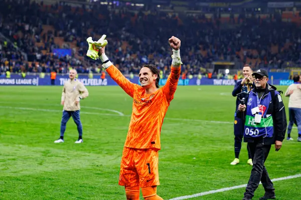 Yann Sommer UEFA Şampiyonlar Ligi yarı final maçında Internazionale Milano ve FC Barcelona (Maciej Rogowski) takımları arasında görüldü.)
