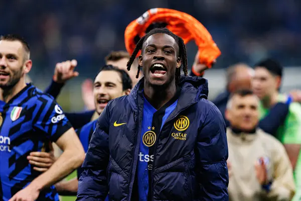 Yann Bisseck UEFA Şampiyonlar Ligi yarı final maçında Internazionale Milano ve FC Barcelona (Maciej Rogowski) takımları arasında görüldü.)