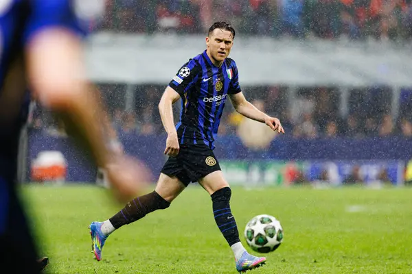 Piotr Zielinski UEFA Şampiyonlar Ligi yarı final maçında Internazionale Milano ve FC Barcelona (Maciej Rogowski) takımları arasında görüldü.)