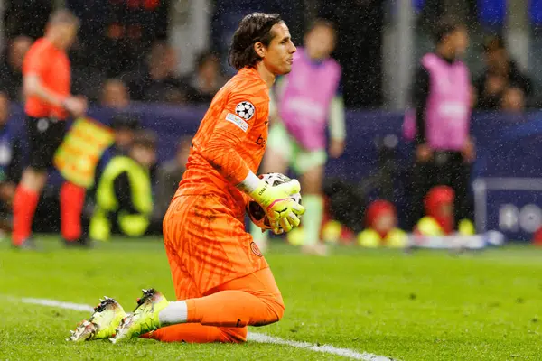 Yann Sommer UEFA Şampiyonlar Ligi yarı final maçında Internazionale Milano ve FC Barcelona (Maciej Rogowski) takımları arasında görüldü.)