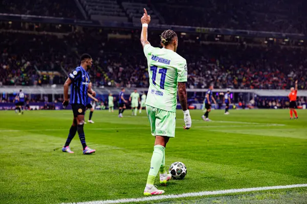 Raphinha UEFA Şampiyonlar Ligi yarı final maçında Internazionale Milano ve FC Barcelona (Maciej Rogowski) takımları arasında görüldü.)