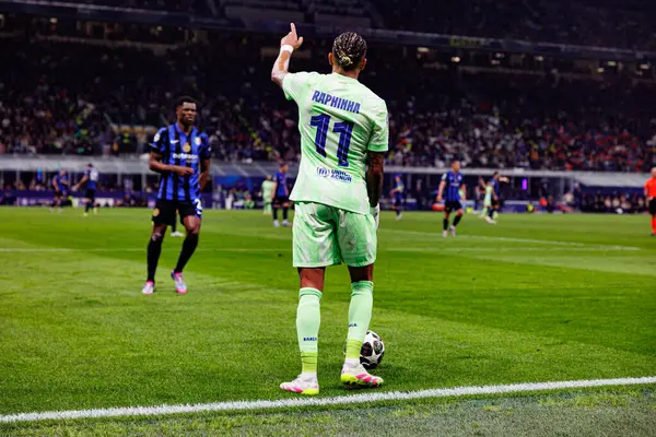 Raphinha UEFA Şampiyonlar Ligi yarı final maçında Internazionale Milano ve FC Barcelona (Maciej Rogowski) takımları arasında görüldü.)