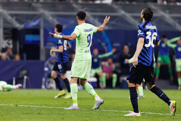 Robert Lewandowski UEFA Şampiyonlar Ligi yarı final maçında Internazionale Milano ve FC Barcelona (Maciej Rogowski) takımları arasında görüldü.)