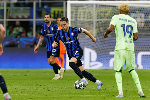 Piotr Zielinski UEFA Şampiyonlar Ligi yarı final maçında Internazionale Milano ve FC Barcelona (Maciej Rogowski) takımları arasında görüldü.)