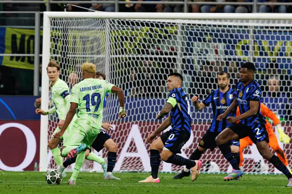 Lamine Yamal UEFA Şampiyonlar Ligi yarı final maçında Internazionale Milano ve FC Barcelona (Maciej Rogowski) takımları arasında görüldü.)