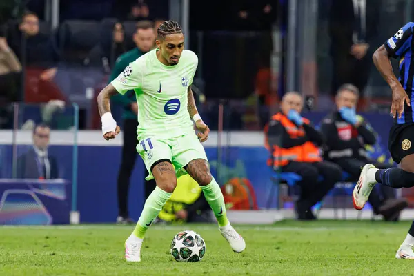 Raphinha UEFA Şampiyonlar Ligi yarı final maçında Internazionale Milano ve FC Barcelona (Maciej Rogowski) takımları arasında görüldü.)