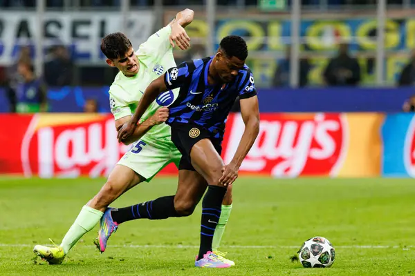 Gerard Martin ve Denzel Dumfries UEFA Şampiyonlar Ligi yarı final maçında Internazionale Milano ve FC Barcelona (Maciej Rogowski)