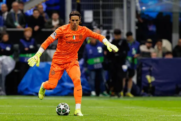 Yann Sommer UEFA Şampiyonlar Ligi yarı final maçında Internazionale Milano ve FC Barcelona (Maciej Rogowski) takımları arasında görüldü.)