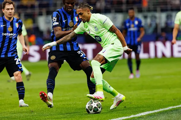 Raphinha UEFA Şampiyonlar Ligi yarı final maçında Internazionale Milano ve FC Barcelona (Maciej Rogowski) takımları arasında görüldü.)