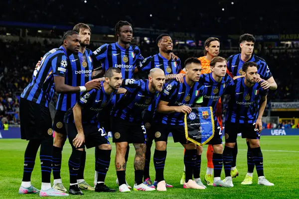 Inter oyuncuları UEFA Şampiyonlar Ligi yarı final maçında Internazionale Milano ve FC Barcelona (Maciej Rogowski) takımları arasında görüldü.)