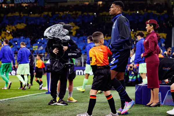 Denzel Dumfries UEFA Şampiyonlar Ligi yarı final maçında Internazionale Milano ve FC Barcelona (Maciej Rogowski) takımları arasında görüldü.)