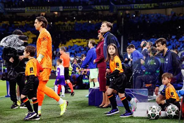 Yann Sommer ve Nicolo Barella UEFA Şampiyonlar Ligi yarı final maçında Internazionale Milano ve FC Barcelona (Maciej Rogowski)