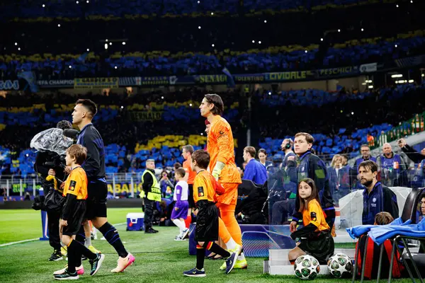 Lautaro Martinez, Yann Sommer ve Nicolo Barella UEFA Şampiyonlar Ligi yarı final maçında Internazionale Milano ve FC Barcelona (Maciej Rogowski)