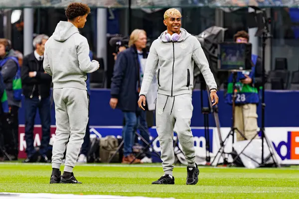 Lamine Yamal UEFA Şampiyonlar Ligi yarı final maçında Internazionale Milano ve FC Barcelona (Maciej Rogowski) takımları arasında görüldü.)