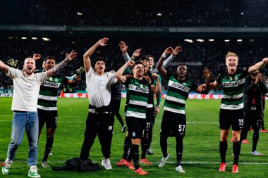 Sporcu Oyuncuları Liga Portekiz maçı sırasında Estadio Jose Alvalade 'de (Maciej Rogowski) spor takımları ve Gil Vicente FC arasında kutlanırken görüldü.)