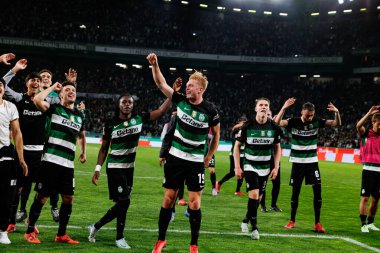 Sporcu Oyuncuları Liga Portekiz maçı sırasında Estadio Jose Alvalade 'de (Maciej Rogowski) spor takımları ve Gil Vicente FC arasında kutlanırken görüldü.)