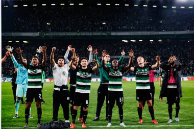 Sporcu Oyuncuları Liga Portekiz maçı sırasında Estadio Jose Alvalade 'de (Maciej Rogowski) spor takımları ve Gil Vicente FC arasında kutlanırken görüldü.)