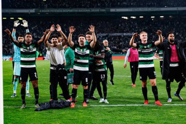 Sporcu Oyuncuları Liga Portekiz maçı sırasında Estadio Jose Alvalade 'de (Maciej Rogowski) spor takımları ve Gil Vicente FC arasında kutlanırken görüldü.)