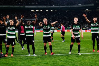 Sporcu Oyuncuları Liga Portekiz maçı sırasında Estadio Jose Alvalade 'de (Maciej Rogowski) spor takımları ve Gil Vicente FC arasında kutlanırken görüldü.)