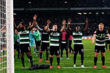 Sporcu Oyuncuları Liga Portekiz maçı sırasında Estadio Jose Alvalade 'de (Maciej Rogowski) spor takımları ve Gil Vicente FC arasında kutlanırken görüldü.)