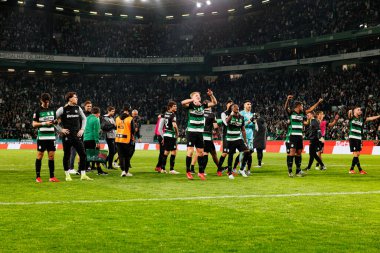 Sporcu Oyuncuları Liga Portekiz maçı sırasında Estadio Jose Alvalade 'de (Maciej Rogowski) spor takımları ve Gil Vicente FC arasında kutlanırken görüldü.)