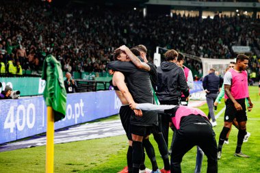 Sporcu Oyuncuları, Liga Portekiz maçı sırasında Estadio Jose Alvalade 'de (Maciej Rogowski) oynayan Sporting CP ve Gil Vicente FC takımları arasında Eduardo Quaresma' dan gol üstüne gol atarken görülüyor.)