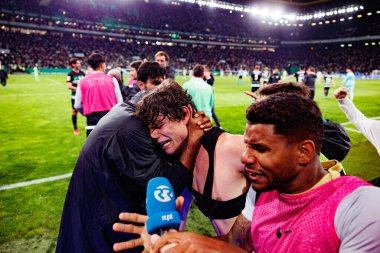 Sporcu Oyuncuları, Liga Portekiz maçı sırasında Estadio Jose Alvalade 'de (Maciej Rogowski) oynayan Sporting CP ve Gil Vicente FC takımları arasında Eduardo Quaresma' dan gol üstüne gol atarken görülüyor.)