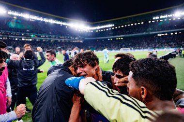 Sporcu Oyuncuları, Liga Portekiz maçı sırasında Estadio Jose Alvalade 'de (Maciej Rogowski) oynayan Sporting CP ve Gil Vicente FC takımları arasında Eduardo Quaresma' dan gol üstüne gol atarken görülüyor.)
