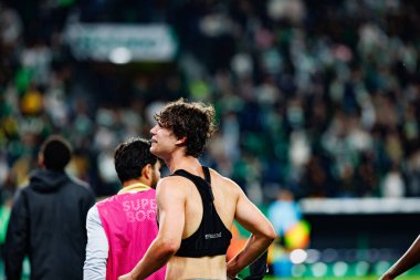 Eduardo Quaresma, Liga Portekiz maçında attığı gol sonrasında Estadio Jose Alvalade 'de (Maciej Rogowski) oynayan spor takımları ile Gil Vicente FC arasında bir kutlama yaparken görüldü.)