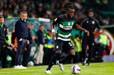 Liga Portekiz maçı sırasında Estadio Jose Alvalade 'de (Maciej Rogowski) spor takımları ile Gil Vicente FC arasında Geovany Quenda görüldü.)