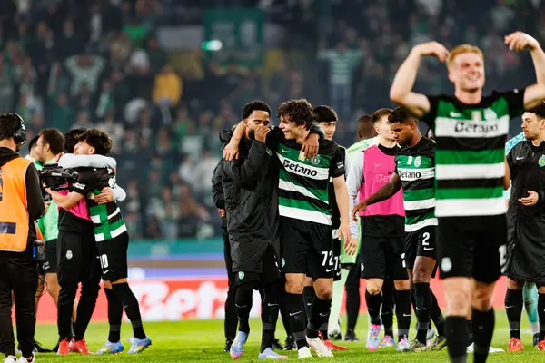 Jeremiah St. Juste ve Eduardo Quaresma Liga Portekiz maçı sırasında Estadio Jose Alvalade 'de (Maciej Rogowski)