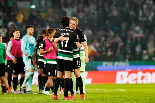Francisco Trincao ve Conrad Harder Liga Portekiz maçı sırasında Estadio Jose Alvalade 'de (Maciej Rogowski)
