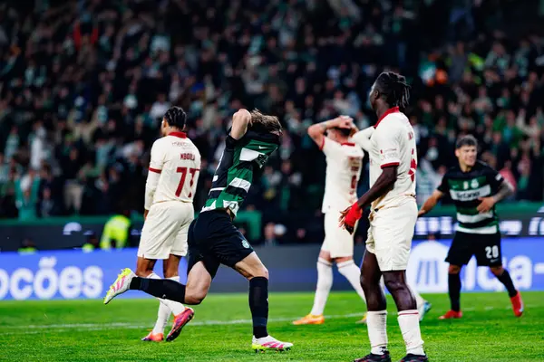 Eduardo Quaresma, Liga Portekiz maçında attığı gol sonrasında Estadio Jose Alvalade 'de (Maciej Rogowski) oynayan spor takımları ile Gil Vicente FC arasında bir kutlama yaparken görüldü.)