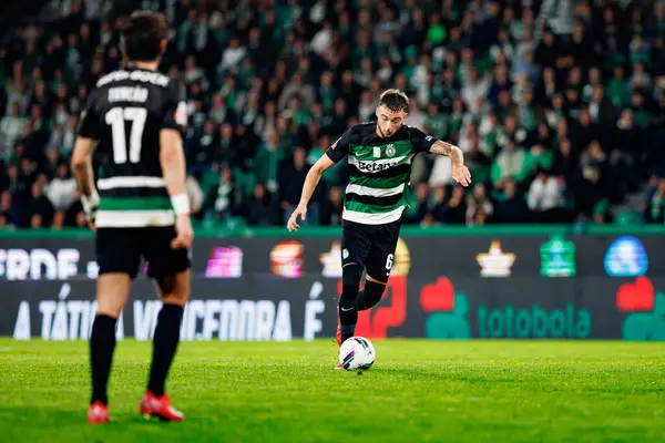 Liga Portekiz maçında Estadio Jose Alvalade 'de (Maciej Rogowski) spor takımları ile Gil Vicente FC arasında Zeno Debast görüldü.)