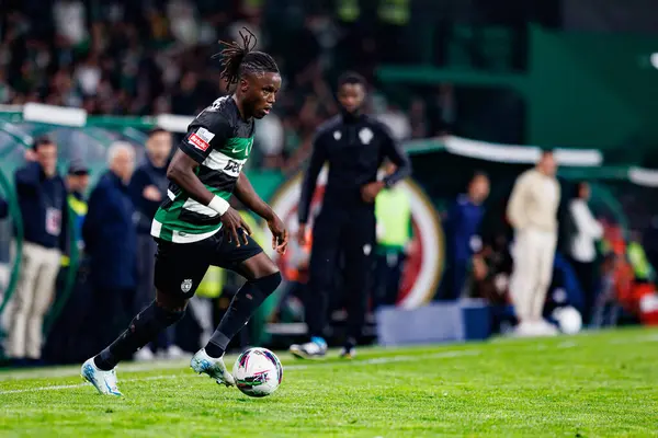 Liga Portekiz maçı sırasında Estadio Jose Alvalade 'de (Maciej Rogowski) spor takımları ile Gil Vicente FC arasında Geovany Quenda görüldü.)