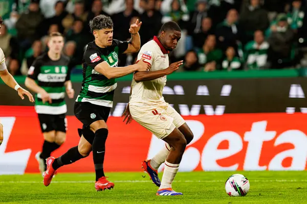 Maximiliano Araujo ve Marvin Elimbi Liga Portekiz maçı sırasında Estadio Jose Alvalade 'de (Maciej Rogowski)