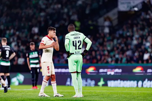 Facundo Caseres ve Andrew Ventura Liga Portekiz maçı sırasında Estadio Jose Alvalade 'de (Maciej Rogowski)