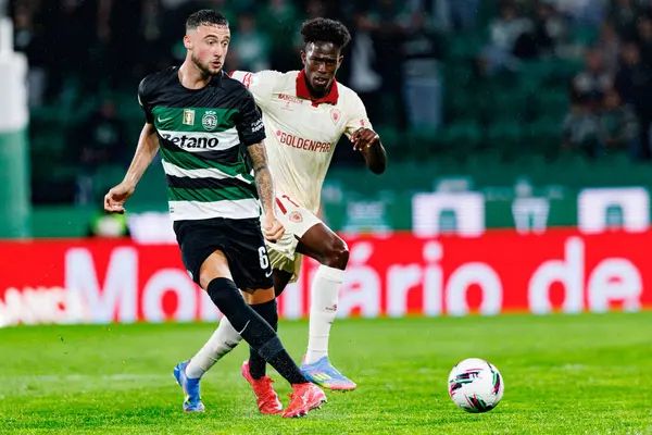 Zeno Debast ve Felix Correia Liga Portekiz maçı sırasında Estadio Jose Alvalade 'de (Maciej Rogowski)