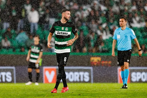 Liga Portekiz maçında Estadio Jose Alvalade 'de (Maciej Rogowski) spor takımları ile Gil Vicente FC arasında Zeno Debast görüldü.)