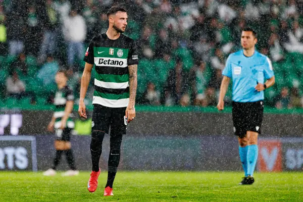 Liga Portekiz maçında Estadio Jose Alvalade 'de (Maciej Rogowski) spor takımları ile Gil Vicente FC arasında Zeno Debast görüldü.)
