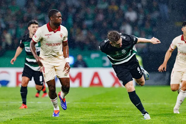 Marvin Elimbi ve Viktor Gyokeres Liga Portekiz maçı sırasında Estadio Jose Alvalade 'de (Maciej Rogowski)