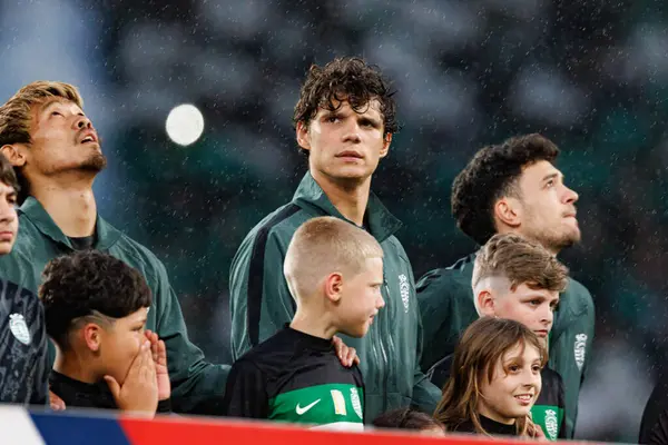 Hidemasa Morita ve Eduardo Quaresma, Liga Portekiz maçı sırasında Estadio Jose Alvalade 'de (Maciej Rogowski)
