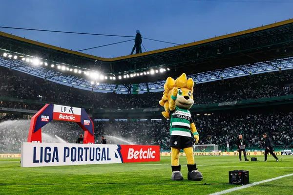 Estadio Jose Alvalade (Maciej Rogowski) takımları arasında Liga Portekiz maçında görülen Jubas maskotu)