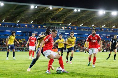 Kevin Boma ve Andrea Belotti, Liga Portekiz maçı sırasında Estoril Praia ve SL Benfica takımları arasında Estadio Antonio Coimbra da Mota (Maciej Rogowski)