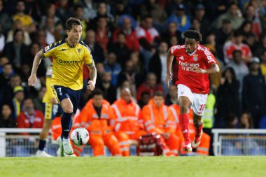Vinicius Zanocelo ve Leandro Barreiro, Liga Portekiz maçı sırasında Estoril Praia ve SL Benfica takımları arasında Estadio Antonio Coimbra da Mota 'da (Maciej Rogowski)