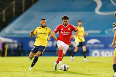 Yani Begraoui ve Orkun Kokcu Liga Portekiz maçı sırasında Estoril Praia ve SL Benfica takımları arasında Estadio Antonio Coimbra da Mota (Maciej Rogowski)